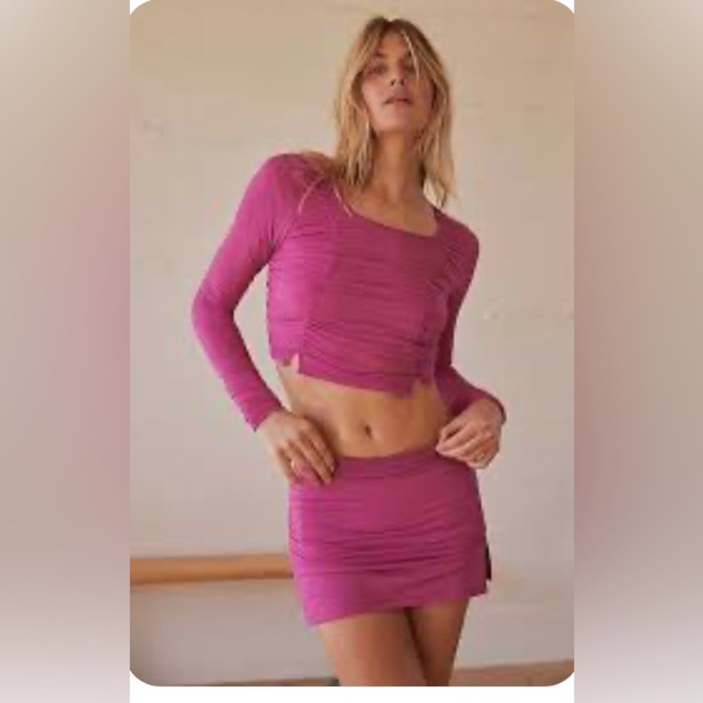 Free people Servin’ it set. Size L. Pink/purple color. NEW. Plastic 🏷️ 2 piece